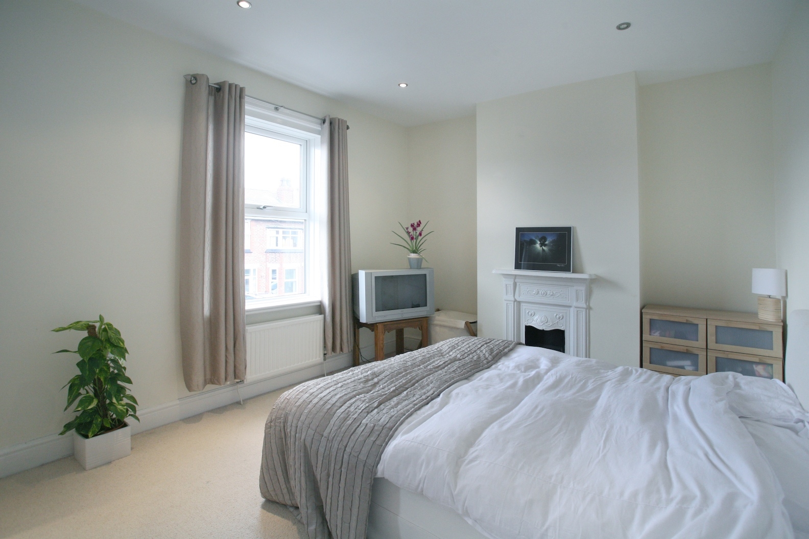 99 Hermitage Rd  007 - INT.JPG